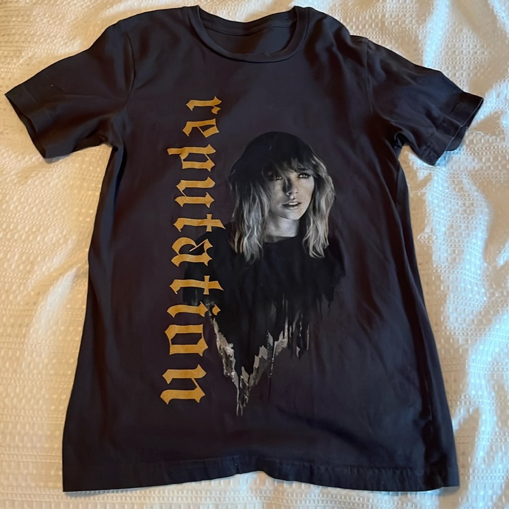TAYLOR SWIFT Reputation Stadium Tour Shirt